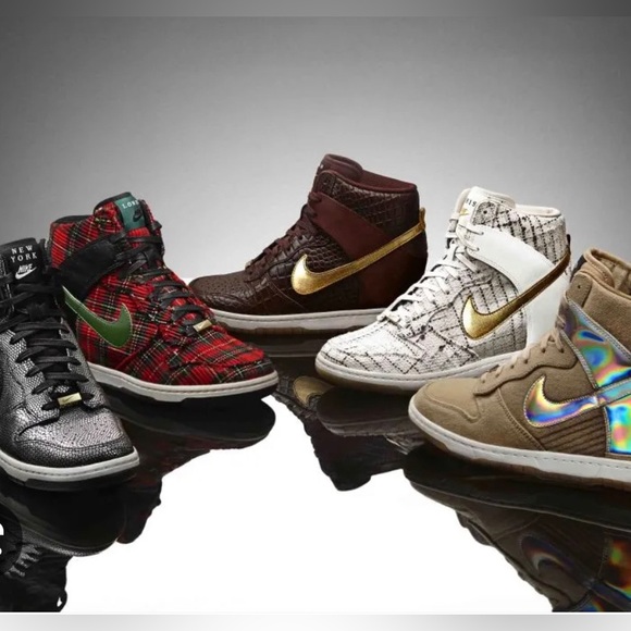 NIKE MILAN
WMNS DUNK SKY HI CITY FW QS 
METALLIC GOLD / CHOCOLATE 
US (7) /EU 38 - Picture 12 of 13